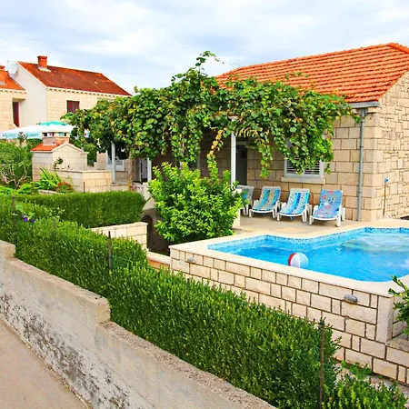 Garden House - Four Bedroom House With Private Pool * Zrnovo