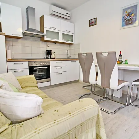 Garden House - Four Bedroom House With Private Pool