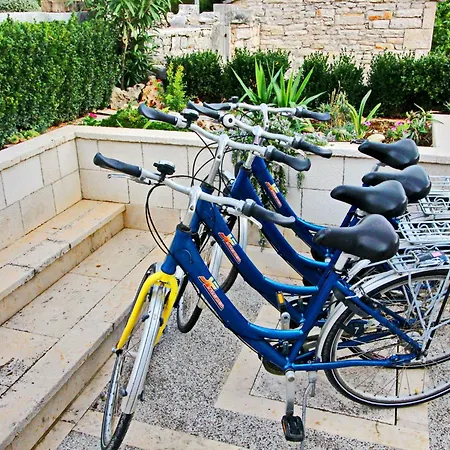 Garden House - Four Bedroom House With Private Pool *