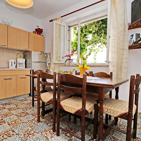 Hébergement de vacances Garden House - Four Bedroom House With Private Pool