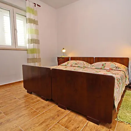 Garden House - Four Bedroom House With Private Pool