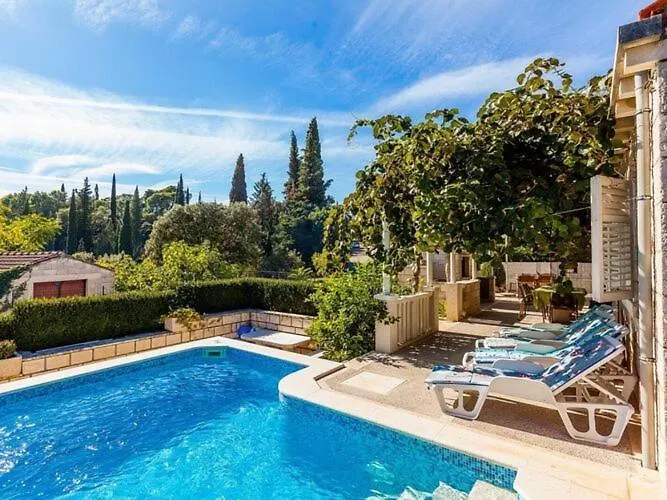 Ferienhaus Garden House - Four Bedroom House With Private Pool