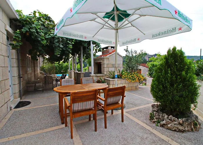 Garden House - Four Bedroom House With Private Pool Ferienhaus