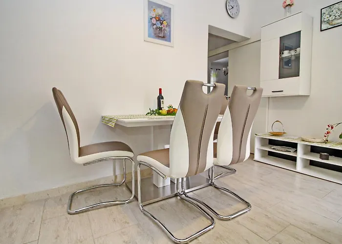 Ferienhaus Garden House - Four Bedroom House With Private Pool