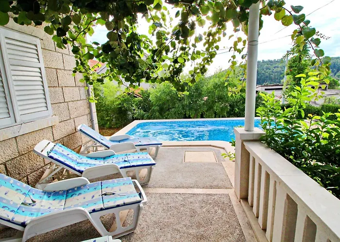 Garden House - Four Bedroom House With Private Pool Ferienhaus *
