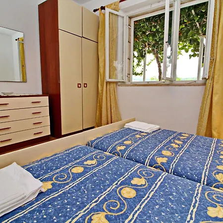 Garden House - Four Bedroom House With Private Pool