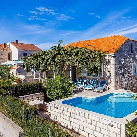 Garden House - Four Bedroom House With Private Pool 別荘 Žrnovo