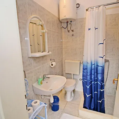 Garden House - Four Bedroom House With Private Pool Žrnovo