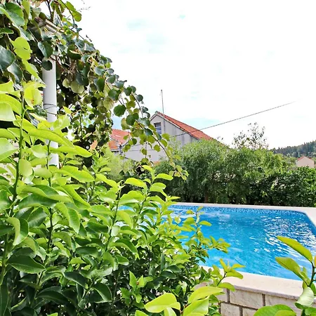 Garden House - Four Bedroom House With Private Pool * Žrnovo