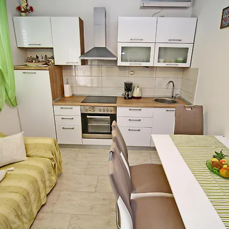 Garden House - Four Bedroom House With Private Pool 別荘 Žrnovo