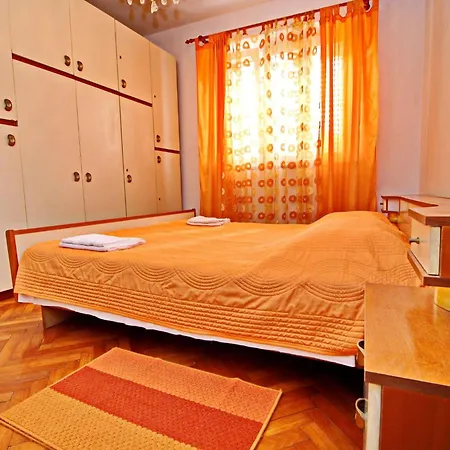 Garden House - Four Bedroom House With Private Pool 別荘 Žrnovo