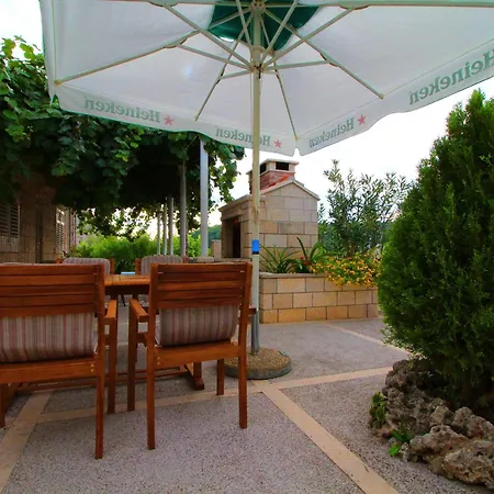 Garden House - Four Bedroom House With Private Pool *