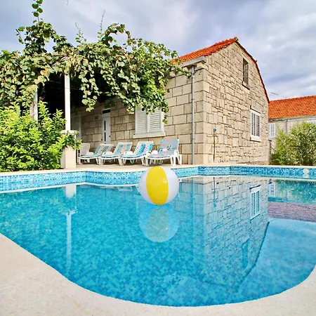 別荘 Garden House - Four Bedroom House With Private Pool *