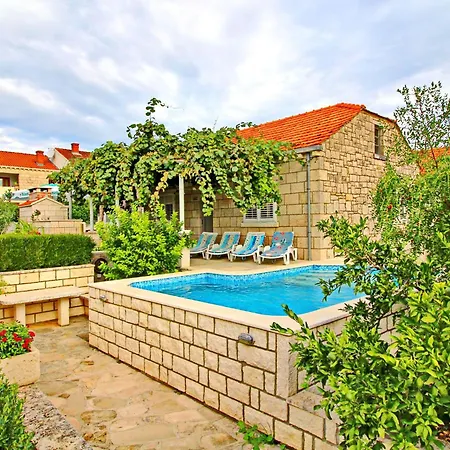 Garden House - Four Bedroom House With Private Pool