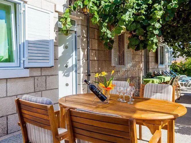 Garden House - Four Bedroom House With Private Pool * Žrnovo