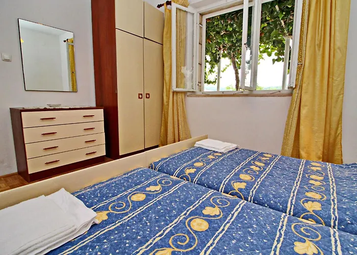 Garden House - Four Bedroom House With Private Pool