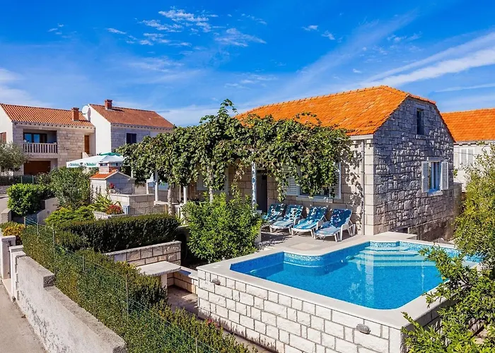 Garden House - Four Bedroom House With Private Pool Nyaraló Žrnovo