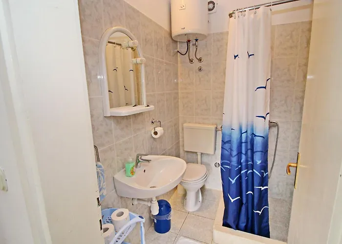 Garden House - Four Bedroom House With Private Pool Žrnovo