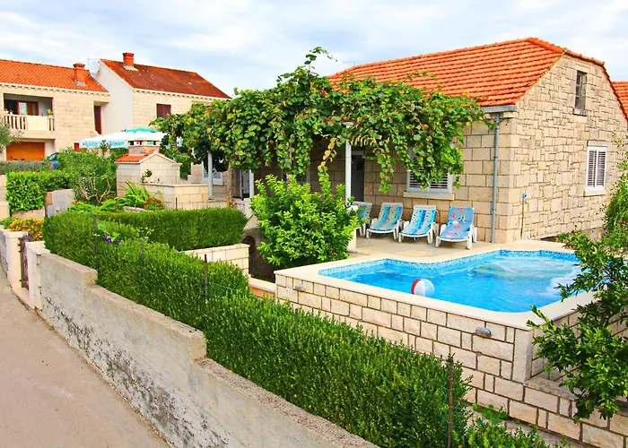 Garden House - Four Bedroom House With Private Pool * Žrnovo