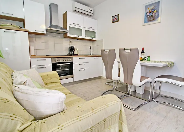 Garden House - Four Bedroom House With Private Pool