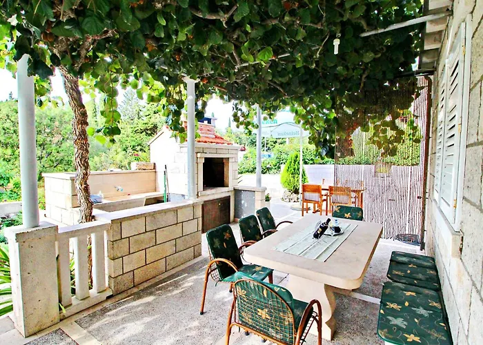 Garden House - Four Bedroom House With Private Pool Nyaraló *