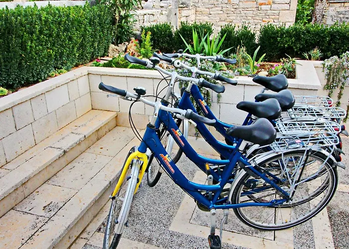 Garden House - Four Bedroom House With Private Pool *