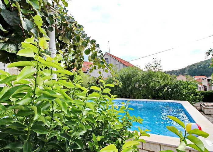 Garden House - Four Bedroom House With Private Pool * Žrnovo