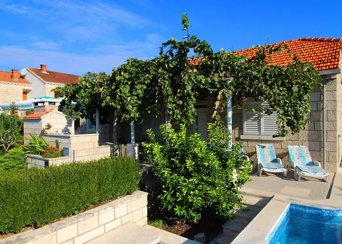 Garden House - Four Bedroom House With Private Pool Nyaraló *