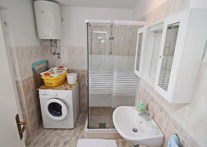 Garden House - Four Bedroom House With Private Pool Nyaraló Žrnovo