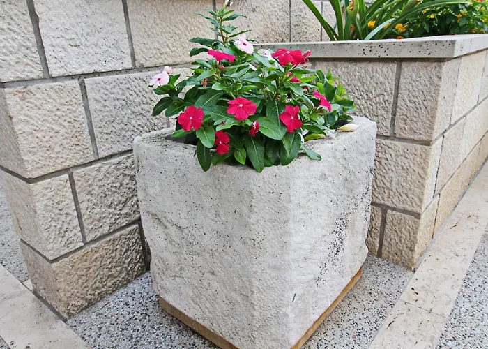 Garden House - Four Bedroom House With Private Pool Žrnovo