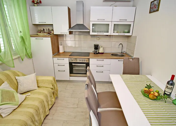 Garden House - Four Bedroom House With Private Pool Nyaraló Žrnovo