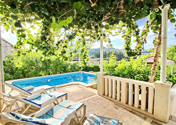 Garden House - Four Bedroom House With Private Pool Žrnovo