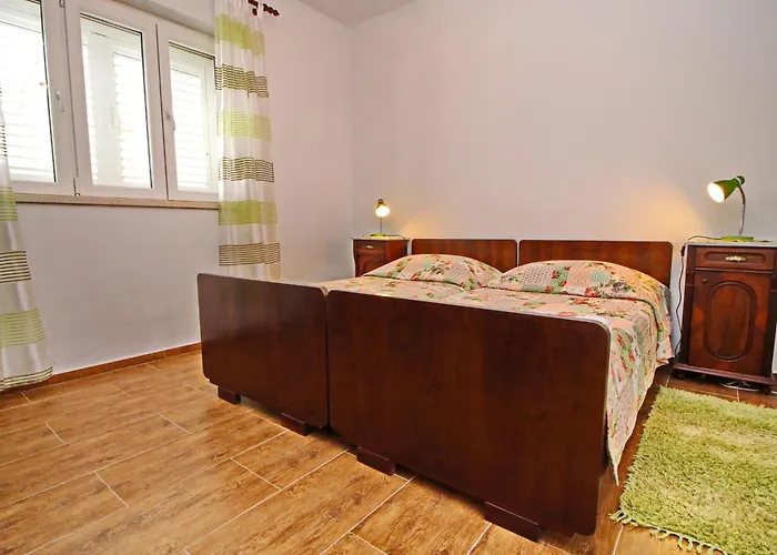 Garden House - Four Bedroom House With Private Pool