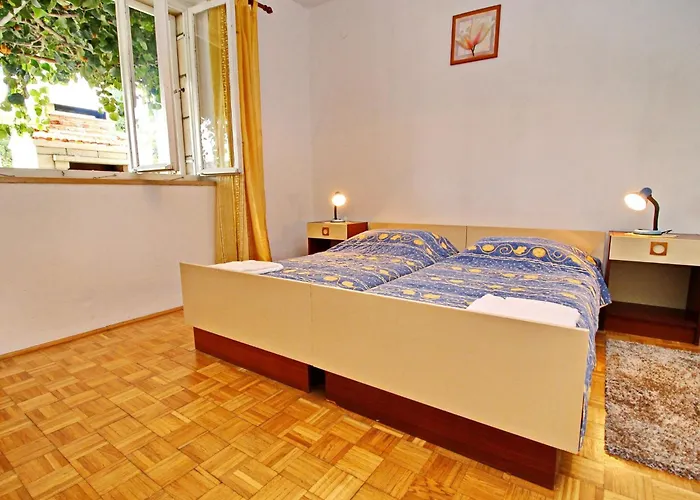 Garden House - Four Bedroom House With Private Pool Nyaraló Žrnovo