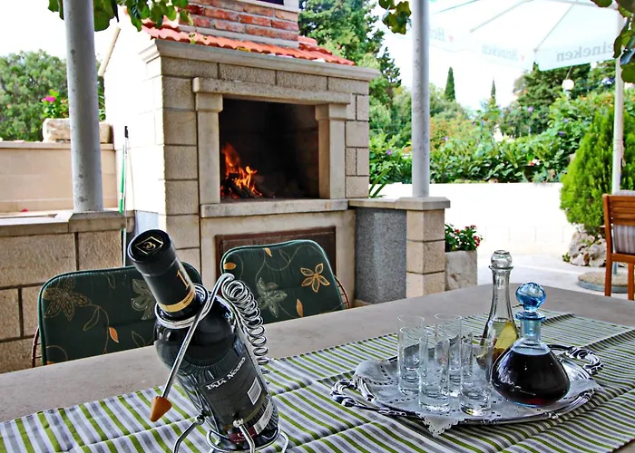 Garden House - Four Bedroom House With Private Pool * Žrnovo