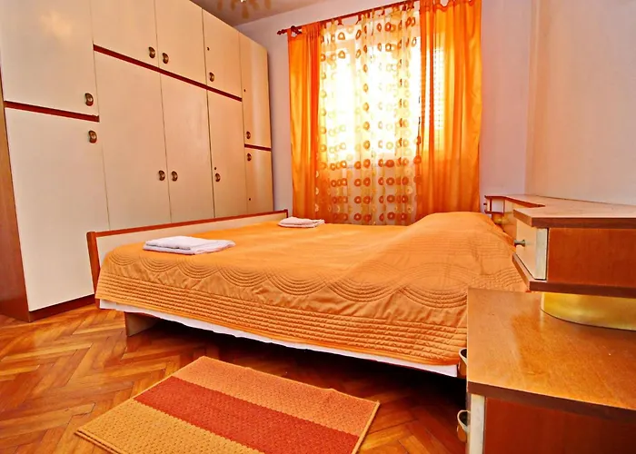 Garden House - Four Bedroom House With Private Pool Nyaraló Žrnovo