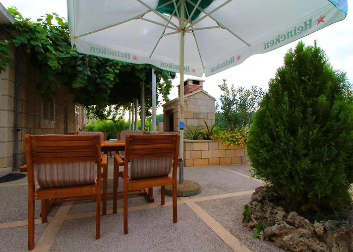 Garden House - Four Bedroom House With Private Pool *