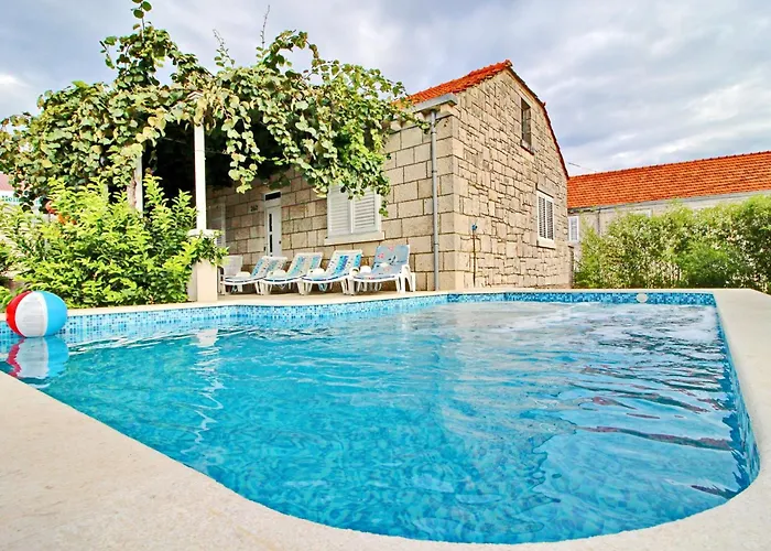 Garden House - Four Bedroom House With Private Pool Nyaraló Žrnovo