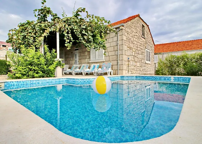 Nyaraló Garden House - Four Bedroom House With Private Pool *