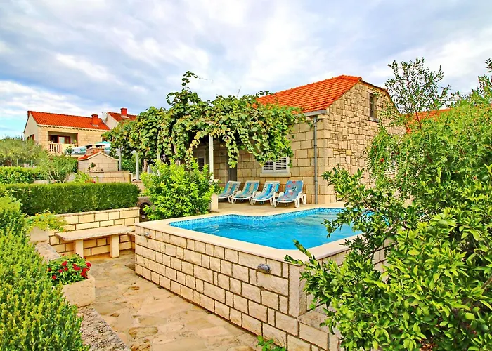 Garden House - Four Bedroom House With Private Pool
